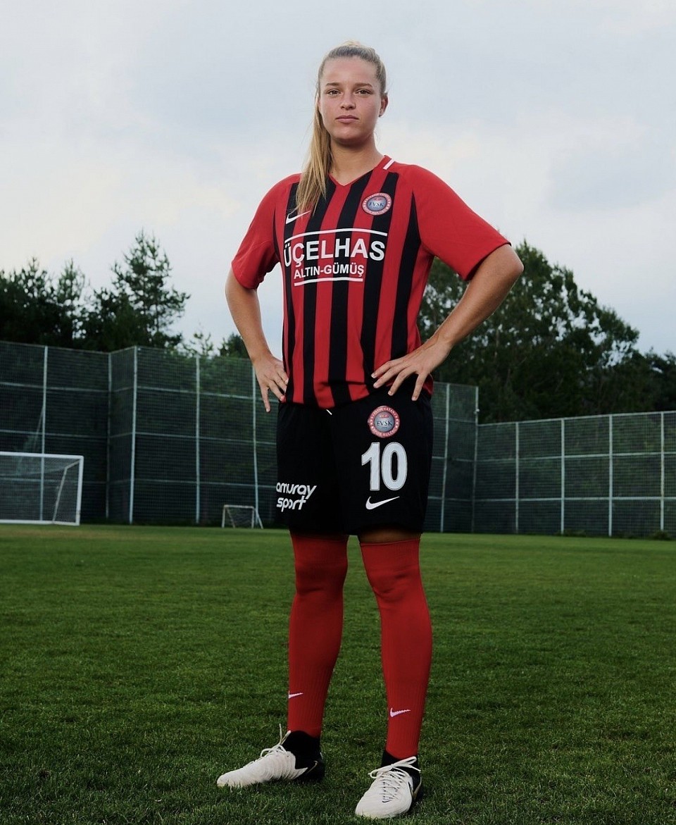 it's official I'm happy to have contributed to your signing ✍️ in the Turkish premier division 👍🙏🏟️ have a good season @sairasairii